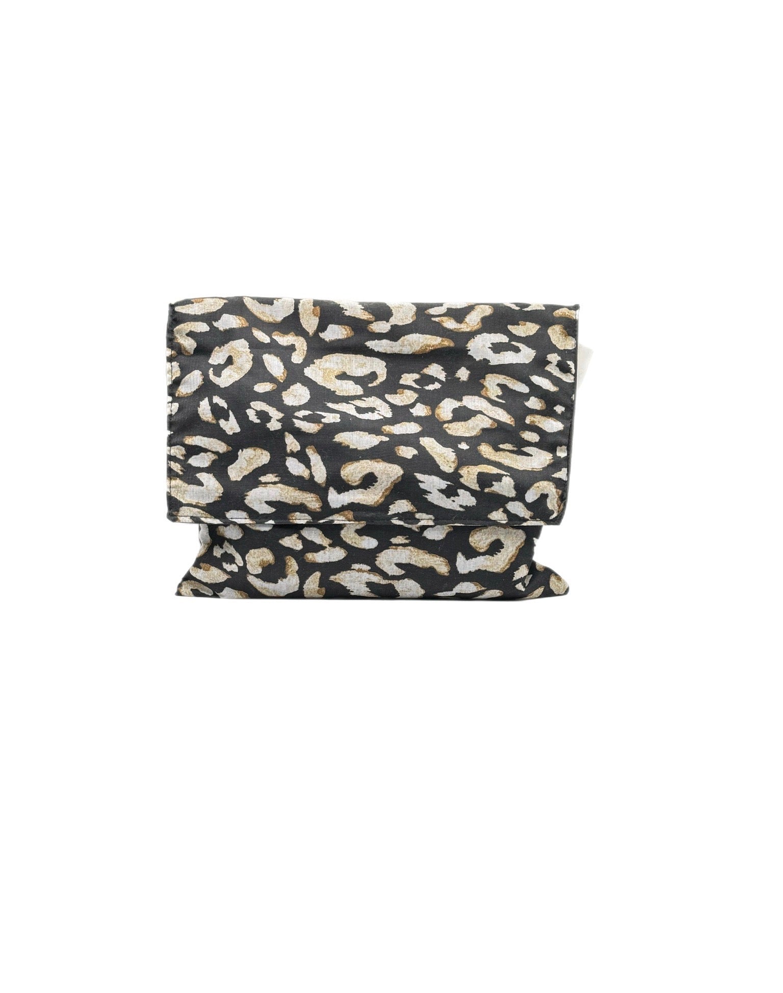 Estuche sobre animal print