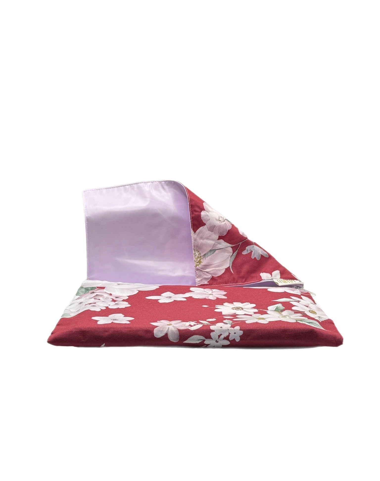 Estuche sobre flores rojo